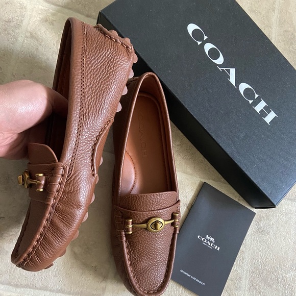 NIB-Coach Crosby Turnlock Driver,G2672 SADDLE,size 5.5, Very Soft & comfortable - Picture 14 of 16